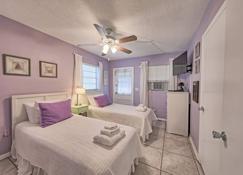 Beachtrail Lodging - Clearwater Beach - Bedroom