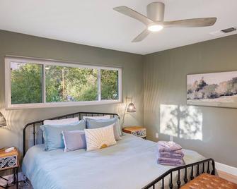 Three Oaks - Perfectly designed getaway! - Three Rivers - Sypialnia