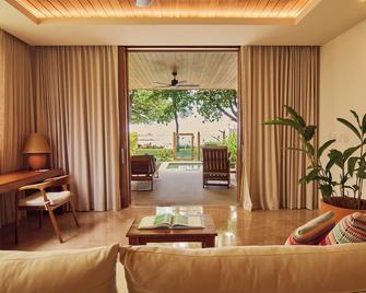 Capitán Suizo Beachfront Boutique Hotel - Tamarindo - Living room