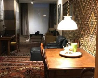 Caravaggio Boutique Suites - انتورب - غرفة معيشة