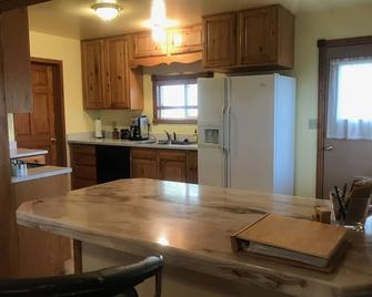Last Call Lodge - Philipsburg - Kitchen
