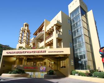 Crown Regency Prince Resort - Boracay - Building