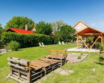 Holiday Home Beata by Interhome - Kőröshegy - Patio