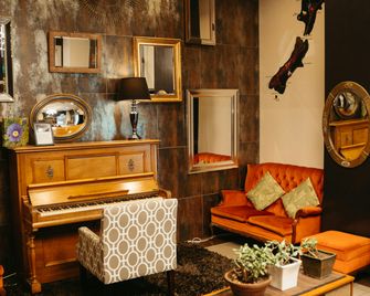 أوكلاند سيتي هوتل - هوبسون ستريت - أوكلاند - غرفة معيشة