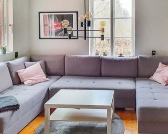 Awesome Home In Bjaernum With Wifi - Hassleholm - Wohnzimmer