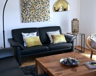 Hiking and wellness on the Moselle up to 10 persons: Holiday Moselschön - 브로덴바흐 - 거실