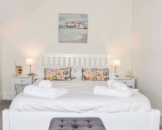 2 bedroom accommodation in Beadnell, nr Chathill - Beadnell - Bedroom