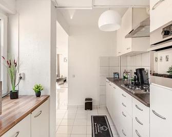 Loopafstand van Lokale Winkels en Zeedijk! - Prachtig Vakantiehuis! - Terneuzen - Küche
