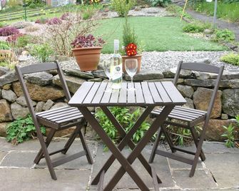 Bakewell Stone Cottage/Sleeps 4/Log Burning Stove/Parking /2 Bathrooms/ Wifi - Bakewell - Patio