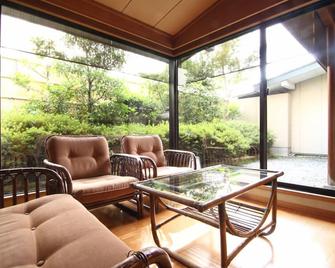 Hotel Danrokan - Kōfu - Living room