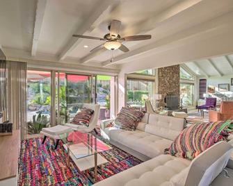 Luxury El Cajon Oasis with Pool, Fire Pit and Pavilion - El Cajon - Living room