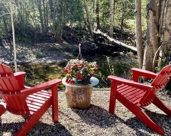 Hockley Valley Riverfront Condo #2 - Minutes To Hockley Ski Resort & Winery - Orangeville - Patio