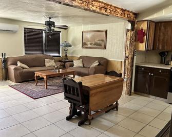 A Relaxing Retreat - Holiday - Sala de estar