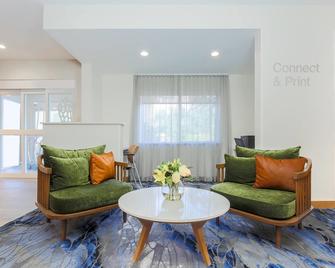 Fairfield Inn & Suites Houston Humble - Humble - Living room