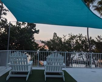 The Nest Villa & Marina with boat ramp, sun terrace, water views. Pet friendly! - Islamorada - Balcony