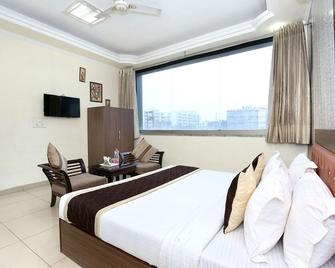 OYO 10832 Hotel Jb 2 - Mohali - Bedroom
