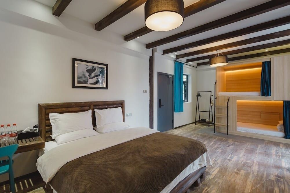 Lijiang Desti Youth Park Hostel - ליז'יאנג - חדר שינה