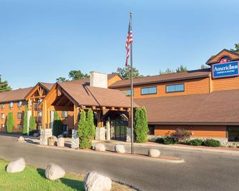 AmericInn by Wyndham Wisconsin Dells - Wisconsin Dells - Building