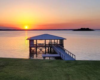 Sunset Paradise: Cozy waterfront home with amazing lake views - Zwolle - Beach