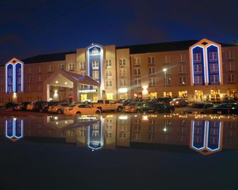 Cambridge Hotel and Conference Centre - Cambridge - Building