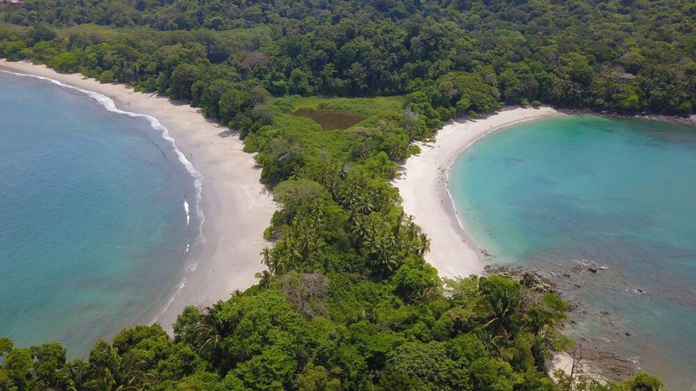 El Faro Containers Beach Hotel