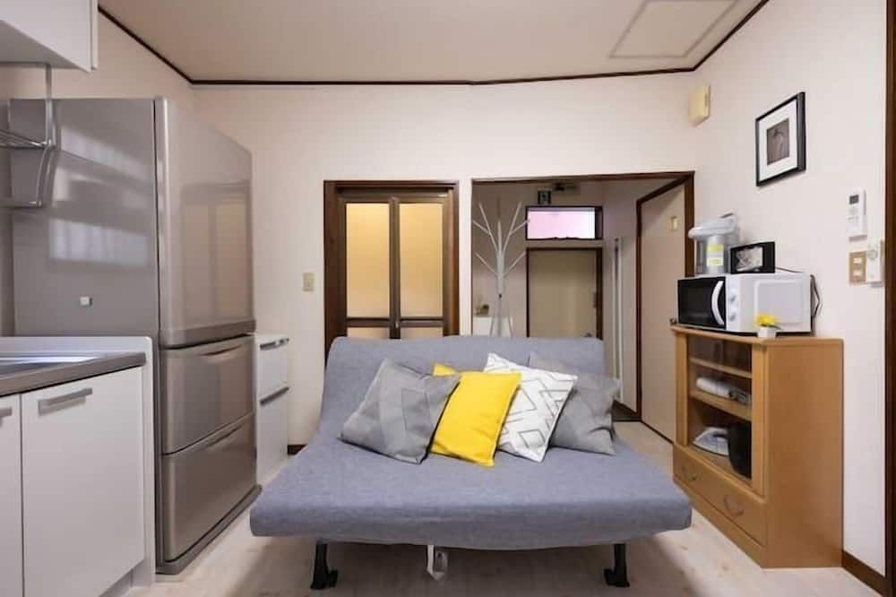 Mikazuki Aoto Mao1 - טוקיו - סלון