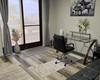 Stylish and Prestigious - 2 Bed 2 Bath On The Avenue - Fountain Hills