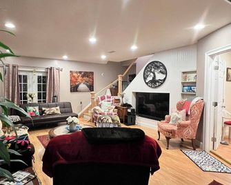 Quiet Private Guest Suite near Camden&Rockland. - Rockport - Wohnzimmer