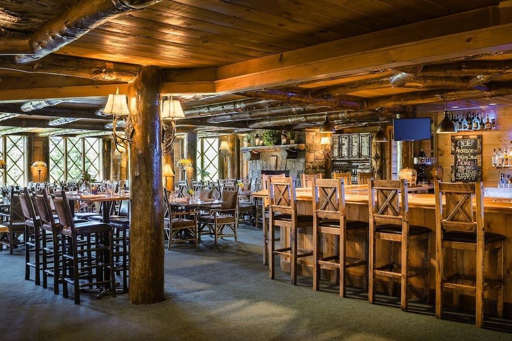 Save 30% Off When You Book @ Whiteface Lodge Resort. Avail Jan 16th-23rd - לייק פלסיד - מסעדה