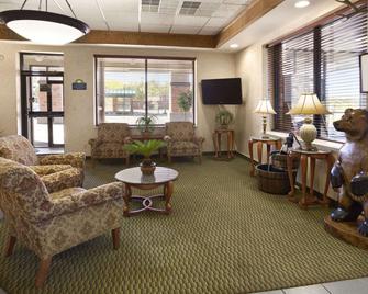 Days Inn & Suites by Wyndham Trinidad - Trinidad - Lobby