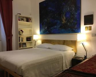 Hostel Taormina's Odyssey B - Taormina - Bedroom