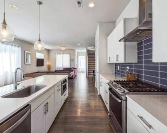 Pooltable-15 Mins To Uptown & Dt-King Bed! - Charlotte - Phòng bếp