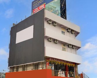 Hotel O By OYO Stay Happy - Pedda Ambarpet - Building