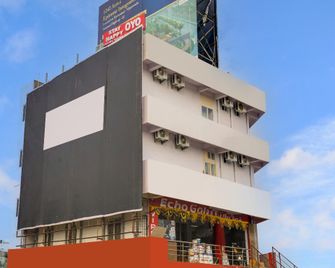 Hotel O By OYO Stay Happy - Pedda Ambarpet - Building
