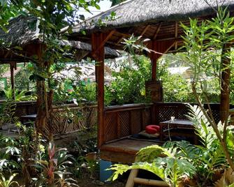 Hangout Beach Resort - Malay - Patio