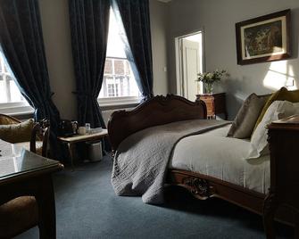 Blue Boar Hotel - Maldon - Bedroom