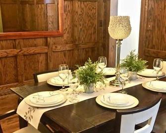 Gorgeous Wrigley Greystone - Chicago - Dining room