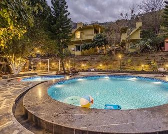 Elivaas Zephyr Sierra 2-Bhk Hillside - Dhanaulti - Pool