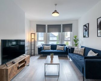 Locksley House - Bearsden - Living room