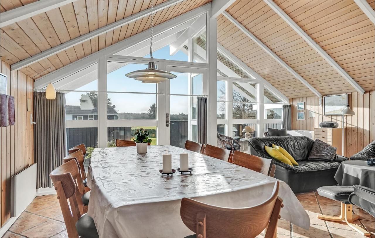 Four-Bedroom Holiday Home In Blavand – Blåvand