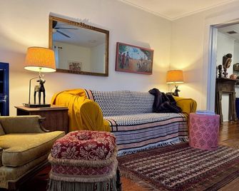 Sweet Artist Haint, Jazz Fest, New Orleans - Nueva Orleans - Sala de estar