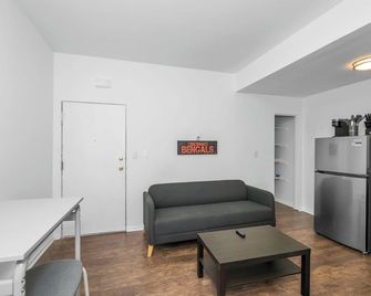 Northside Suites 3 - A Chic Relaxed Stay for 2 - Cincinnati - Oturma odası