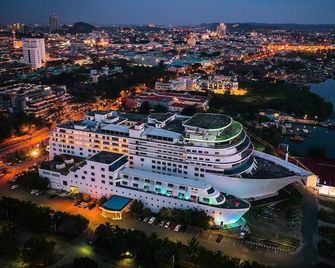 Pacific Palace Hotel - Batam - Outdoor view