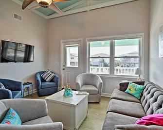 Steps to Shore! Group Retreat in Holden Beach - Holden Beach - Living room