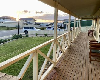 Phylyns on Seacliff Road - 스탠스베리 - 발코니