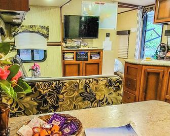 Cozy Camper 2-bedroom RV in Americus GA - Americus - Küche