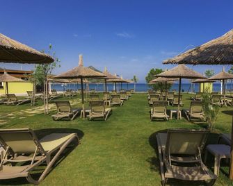Club Marma Hotel - אקיארלר - פטיו