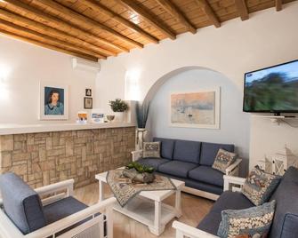 Filoxenia Apartments - Ornos - Living room