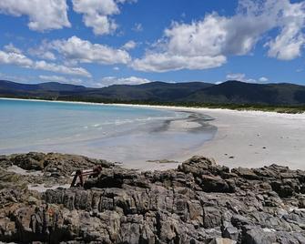 It’s all about the view!!brBeachfront and private and quiet. Unwind and recharge. - Lagoons - Beach