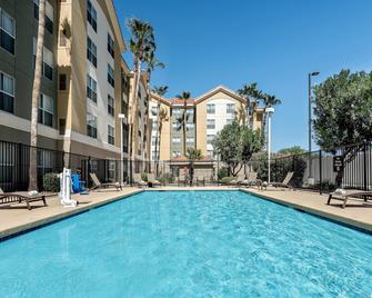 MainStay Suites - Glendale - Pool